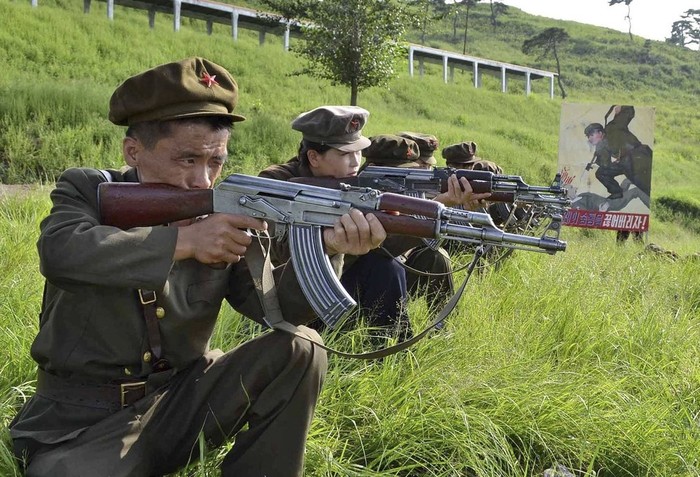 Các binh sỹ đặc nhiệm của Triều Tiên trong một cuộc tập trận ở Bình Nhưỡng, ảnh do hãng thông tấn nhà nước Triều Tiên KCNA cung cấp hôm 21/8/2012